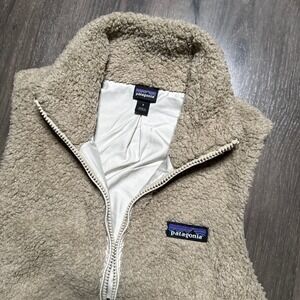 Patagonia Women's Los Gatos Fleece Vest Tan Beige Size S Full Zip Soft Sherpa